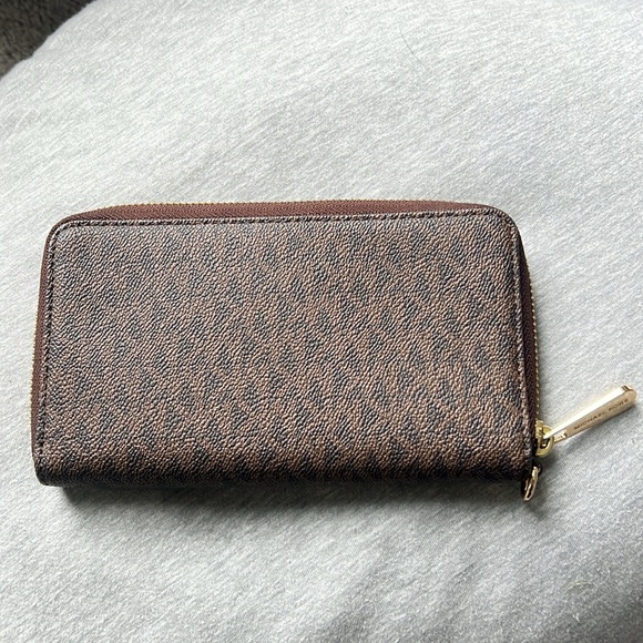 Michael Kors Wallet - Picture 2 of 5